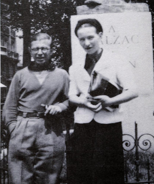 Alte Aufnahme von Jean-Paul Sartre und Simone de Beauvoir